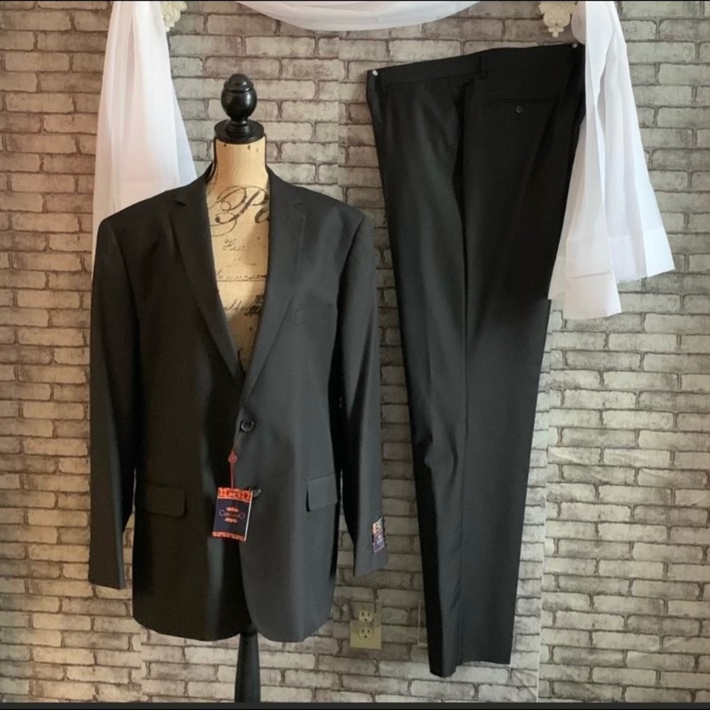 Carlo Lusso NEW men’s black suit.